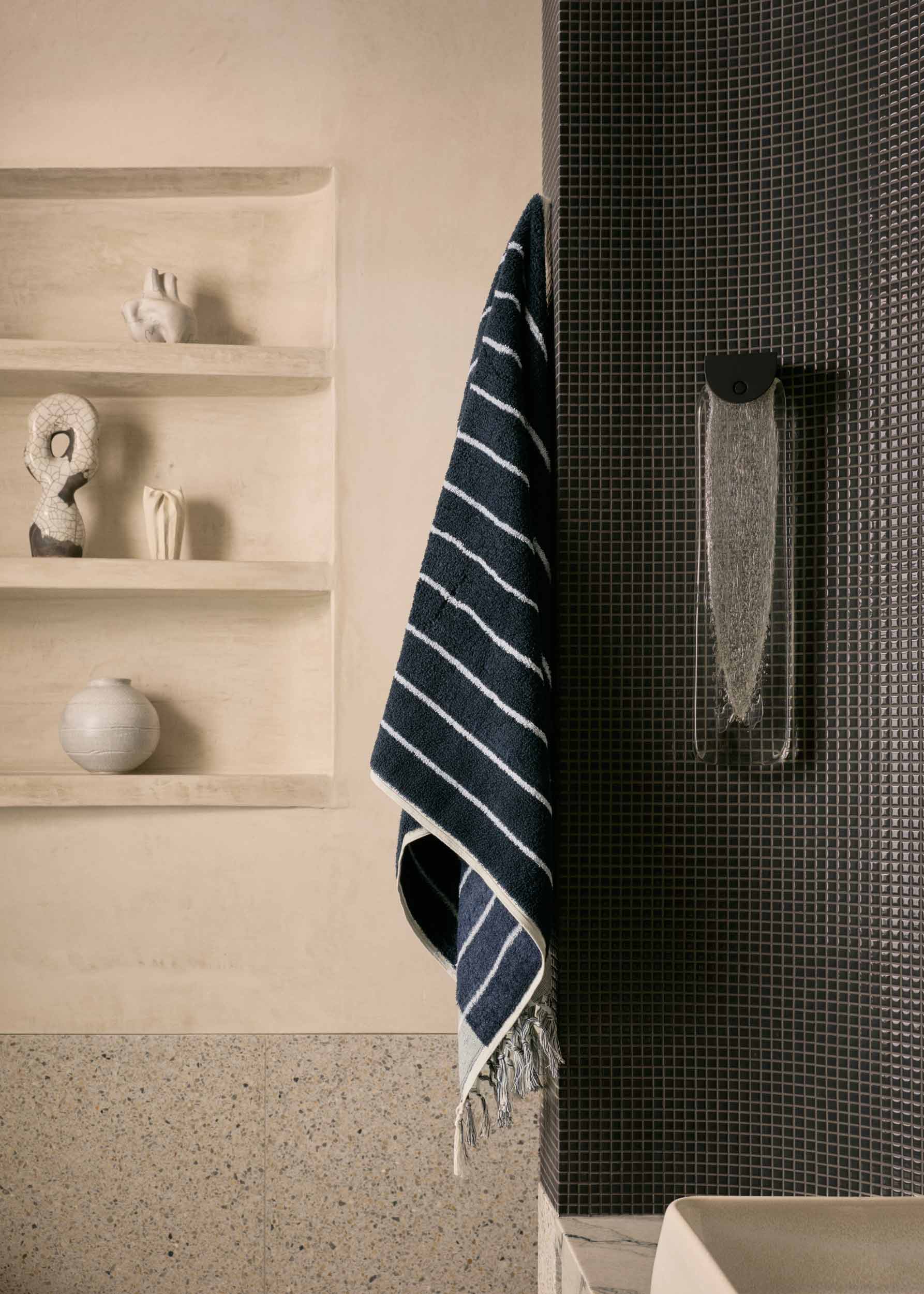 Regatta Linen & Cotton Bath Towel