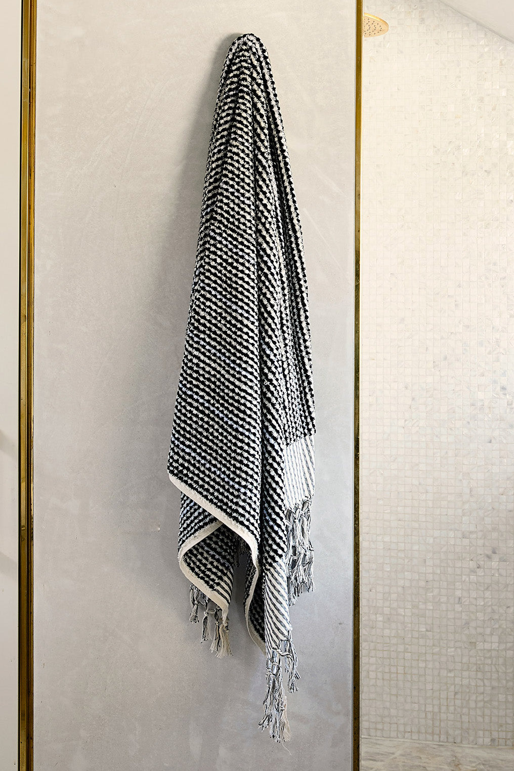 Black & White Wave Standard Bath Towel