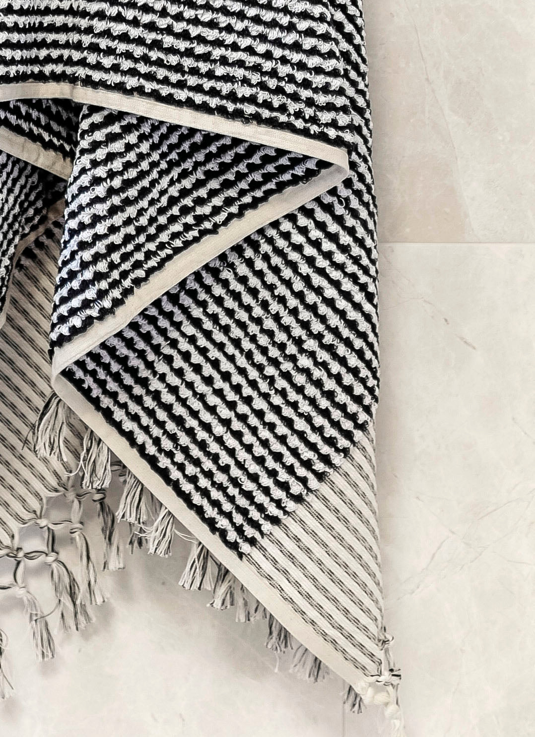 Black & White Wave Standard Bath Towel