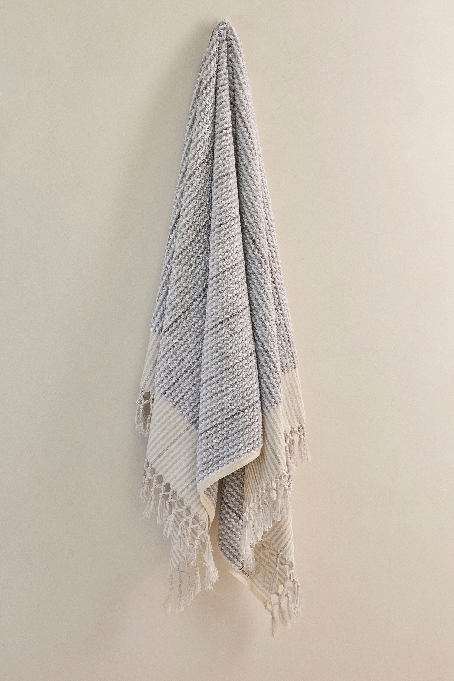 Grey & White Wave Standard Bath Towel