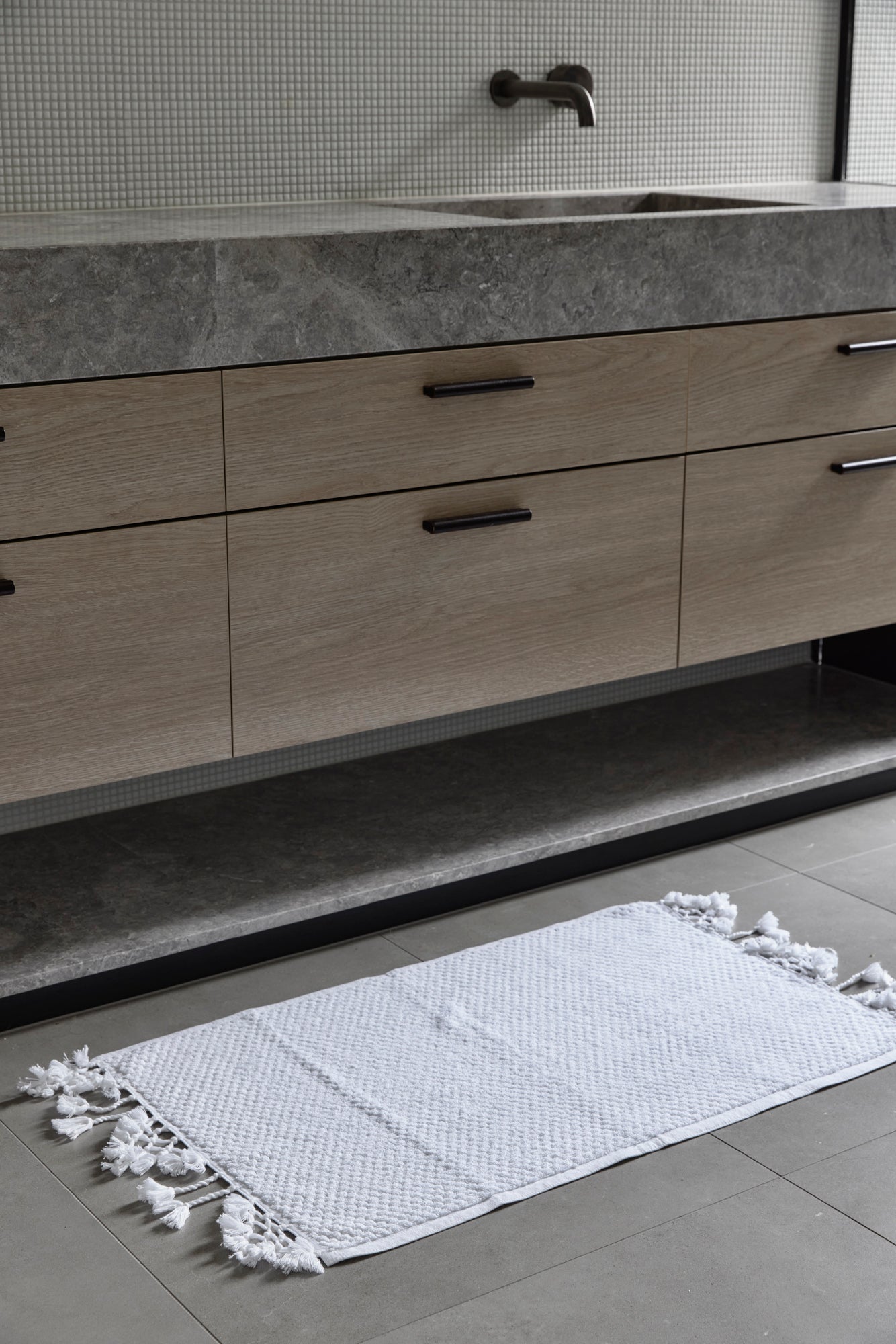 White Dot Bath Mat