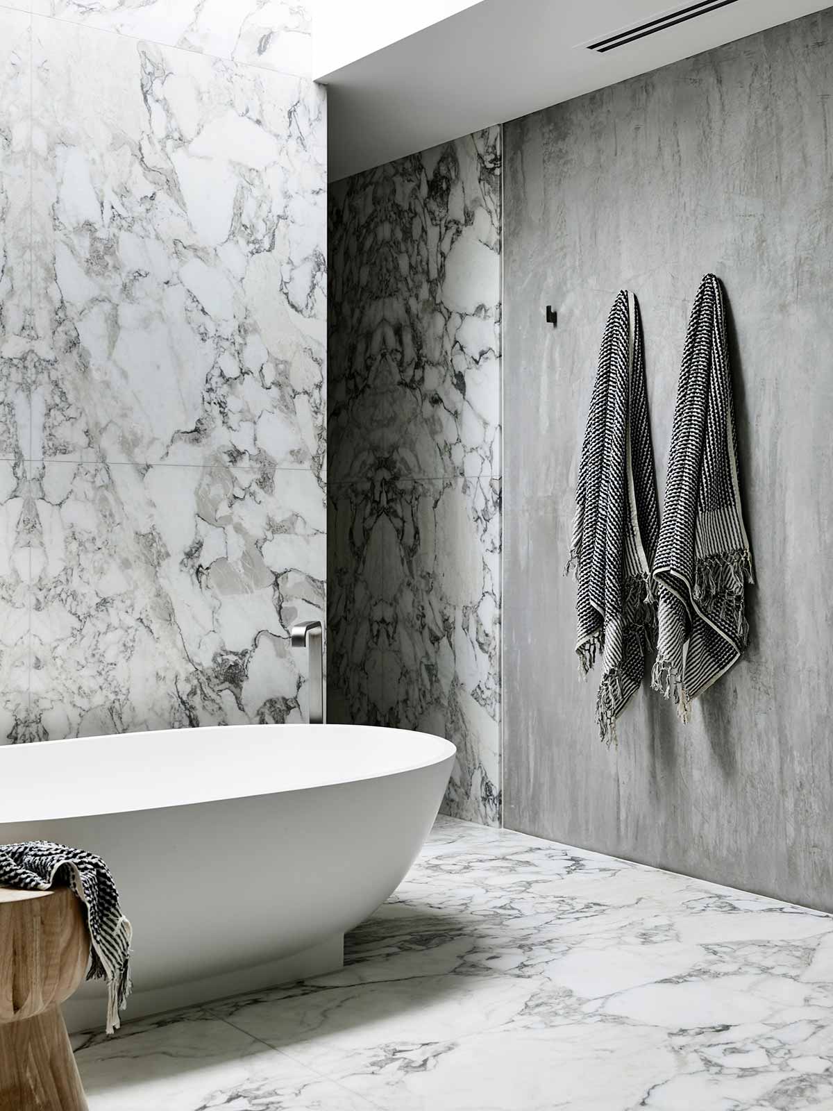Black & White Wave