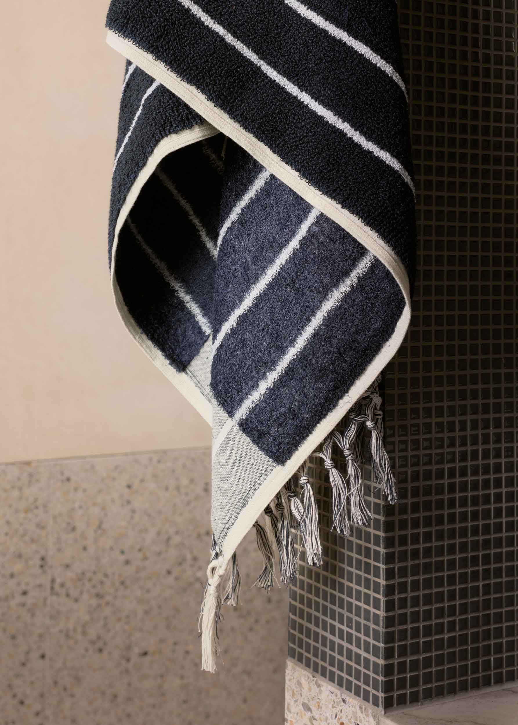 Regatta Linen & Cotton Bath Towel