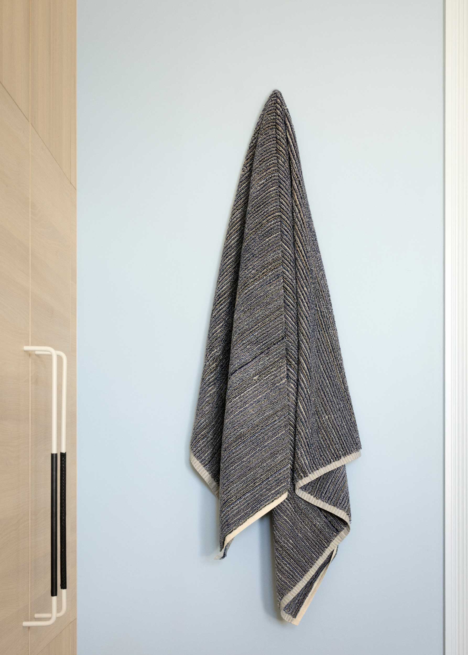 Navy & Cream Standard Bath Towel