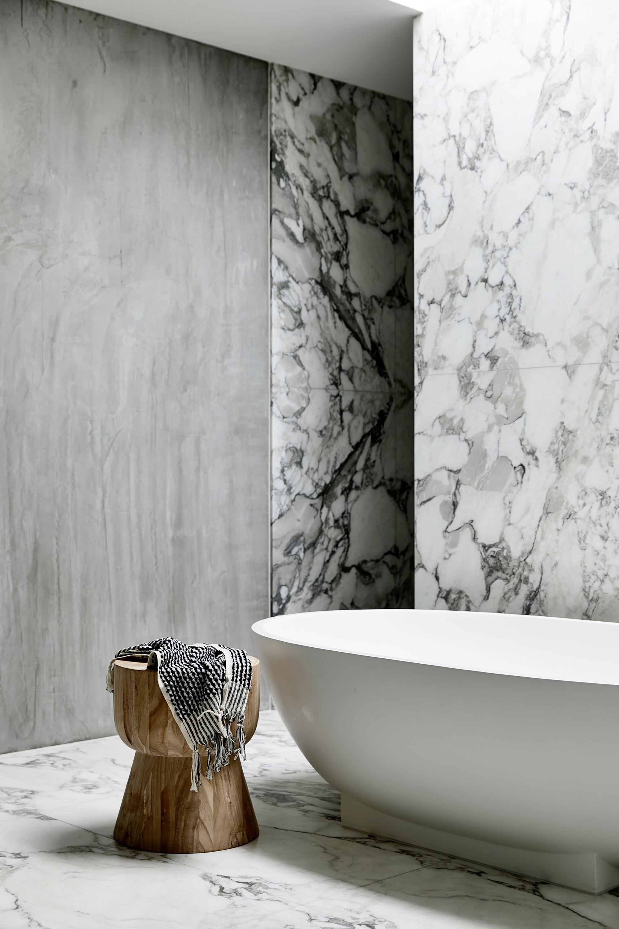 Black & White Wave Hand Towel