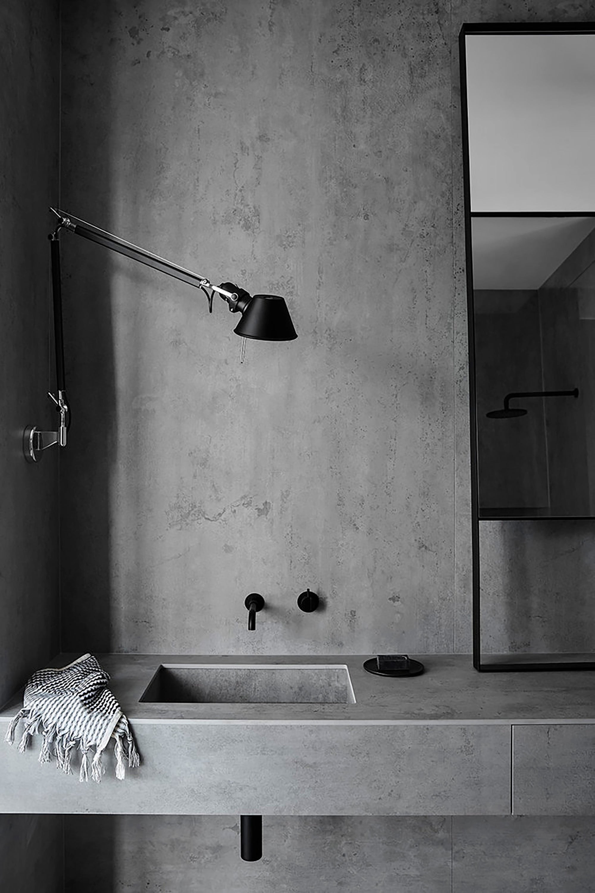Black & White Wave Hand Towel