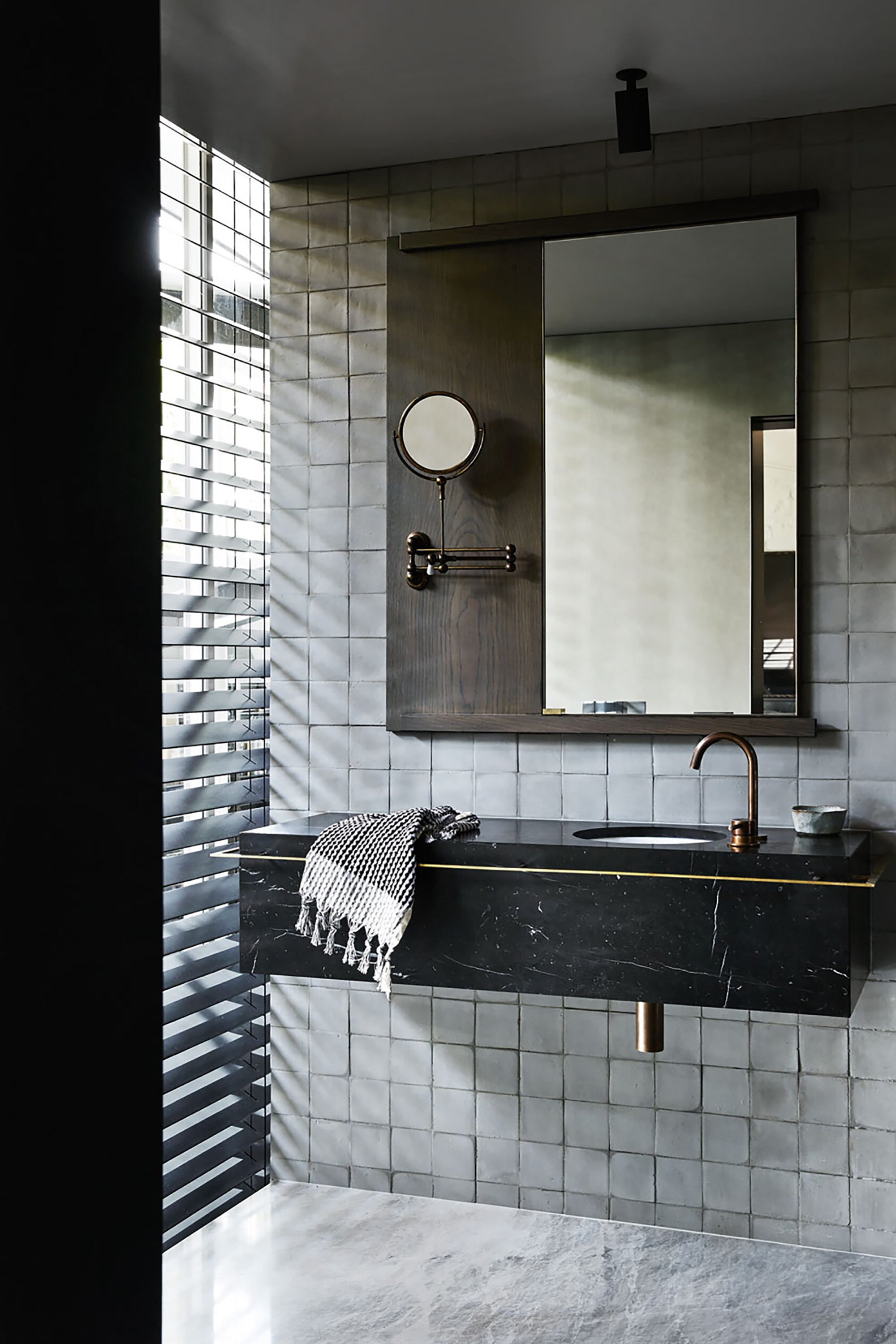 Black & White Wave Hand Towel